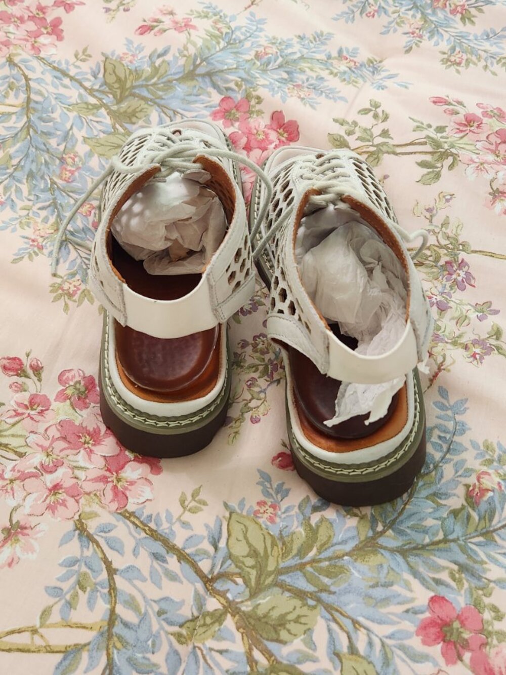 L'Amour des Pieds Adorable White Sandals - Picture 3 of 4